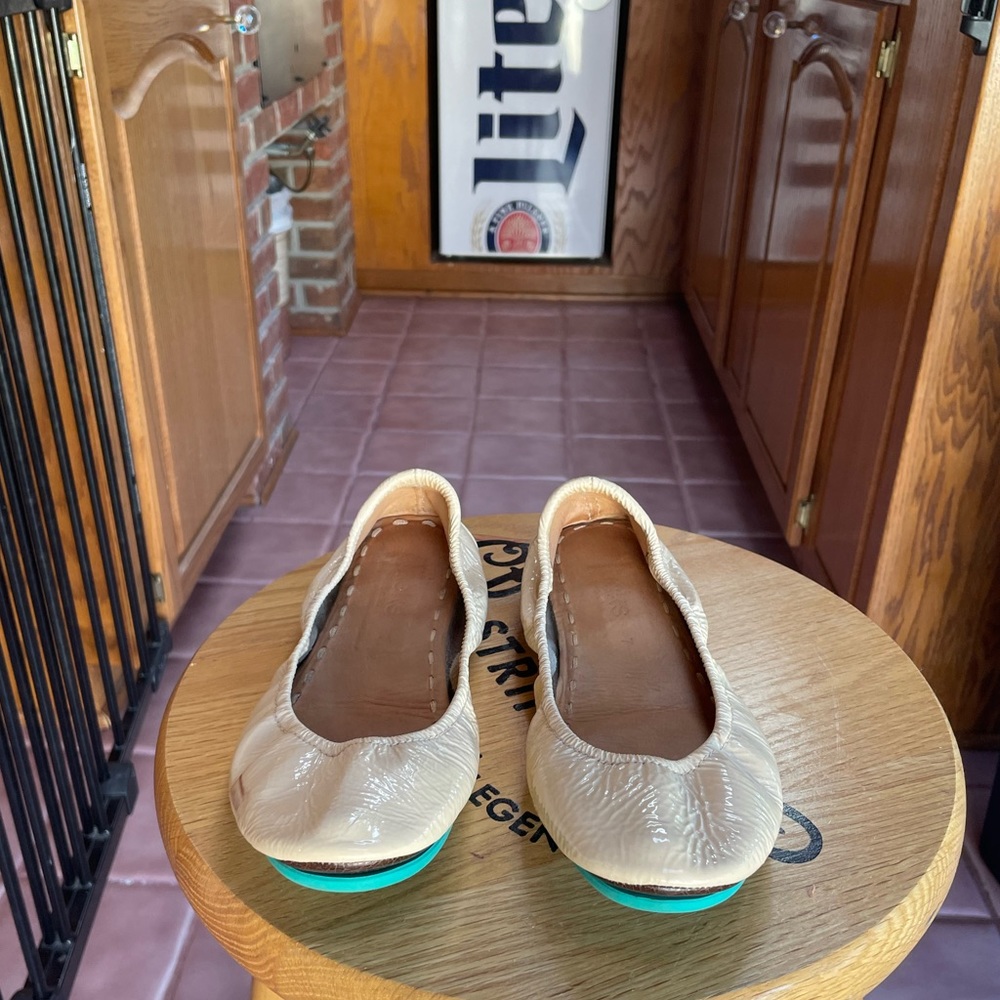 SOLD—Tieks size 7 Foldable Patent Leather Ballet Flats EUC - Picture 3 of 12